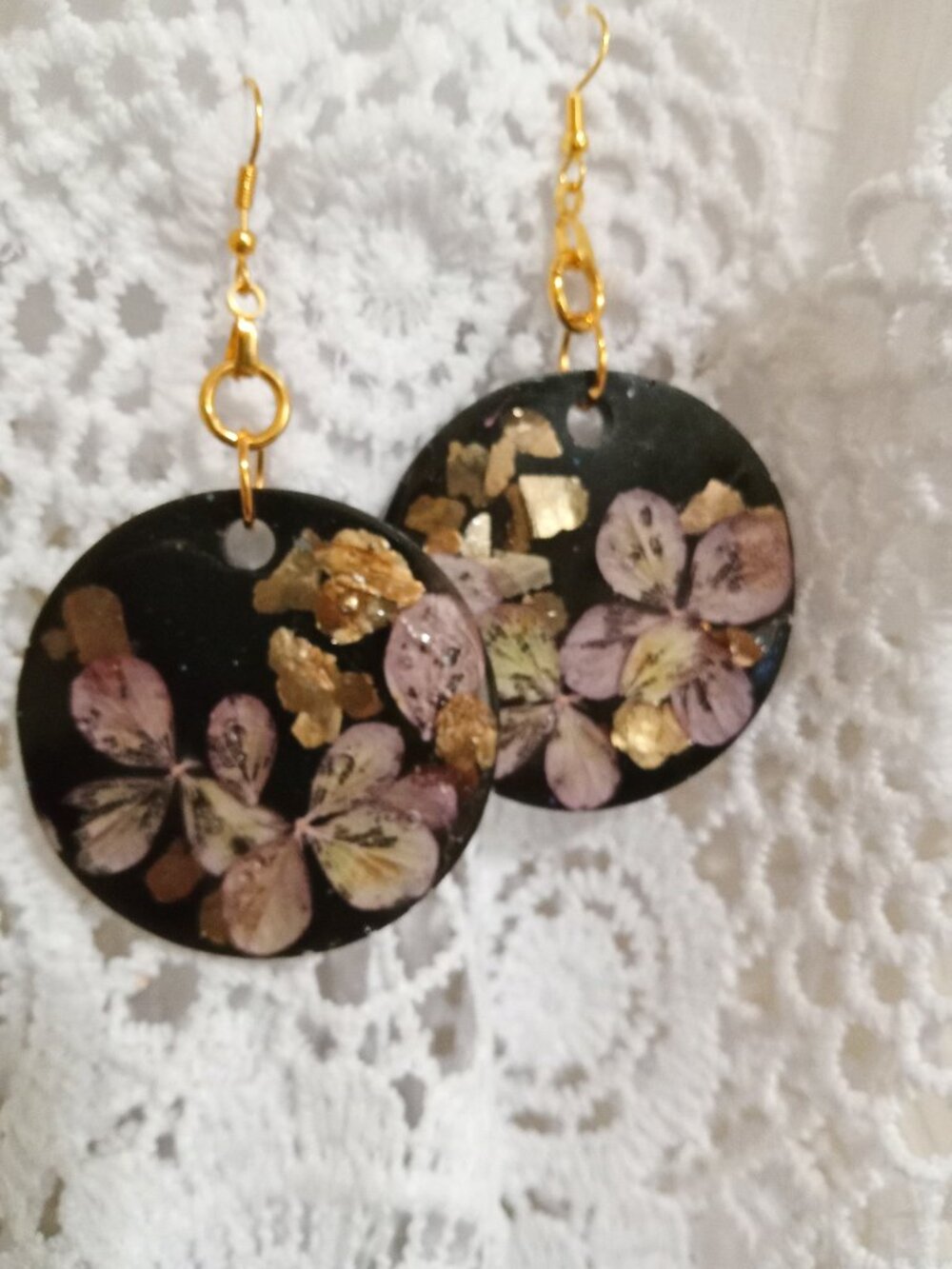 BLACK RESIN EARRINGS